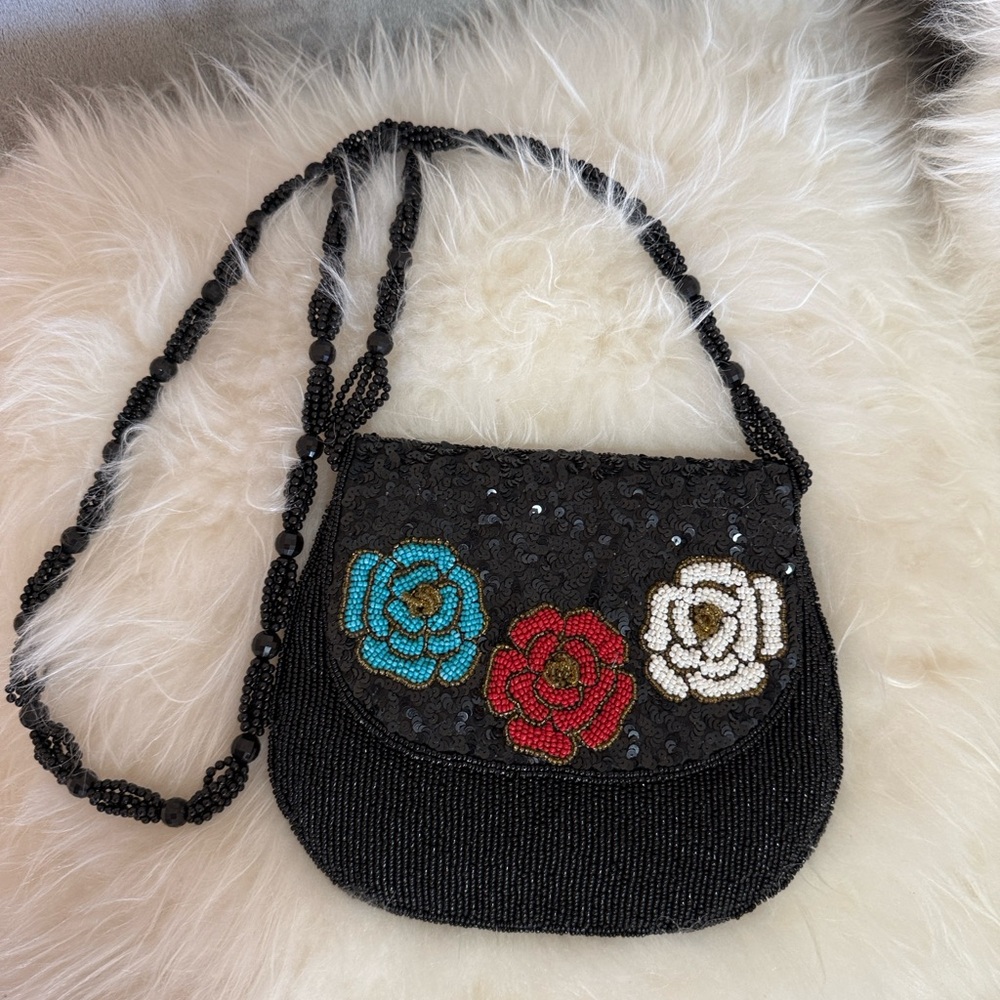 Chic Black Beaded Crossbody Bag with Floral Design - Picture 5 of 5